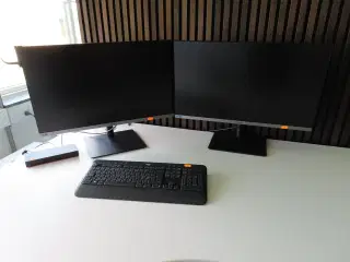 2 stk. 27" monitor, SAMSUNG S27R652FDU, docking og tastatur