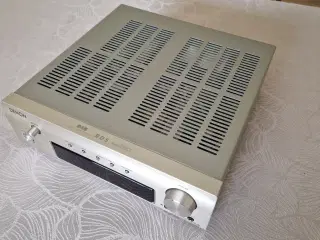 Kompakt og velspillende reciever fra Denon
