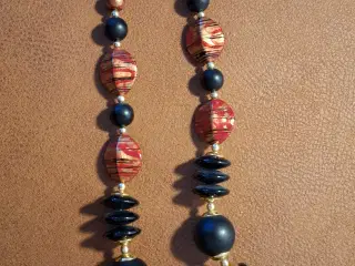 Halskæde i forskellige perler