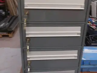 Postkasseskab m. 4 indkast