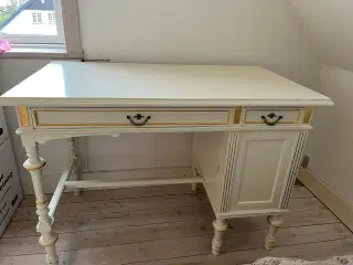 Gl. Skrivebord m/ 3 små egetræsskuffer