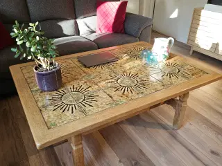 Solidt Retro Kakkelbord i Massivt Træ med Solmønst