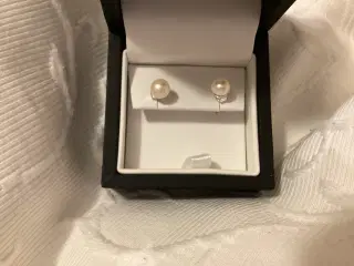 Beautiful genuine pearl earrings