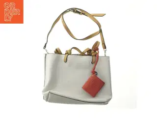 Hvid håndtaske med rem (str. 32x24 cm)