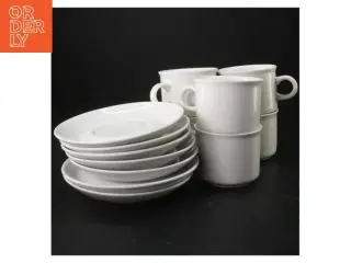 Hvide porcelænskopper og underkopper (str. 14 x 2 cm. og 8 x 6 cm)