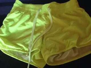 Neongrønne shorts str. S