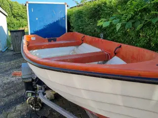 Jolle med trailer og motor 