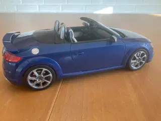 Audi TT RS 1:18