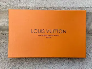 Louis Vuitton tørklæde og hat til salg