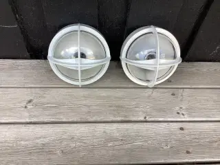 2 Fine hvide Mini Piratlamper fra Nordisk Solar