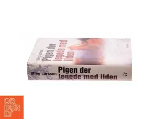 Pigen Der Legede Med Ilden af Larsson, Stieg (Bog)