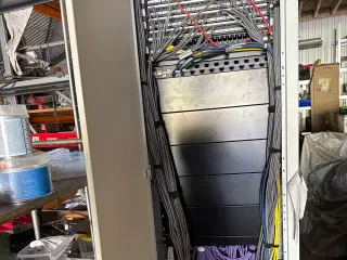 Rack skab til netværk 2 m x 60 cm x60 cm