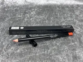 Precision lip pencil
