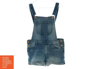 Heldragt med shorts (str. 146)