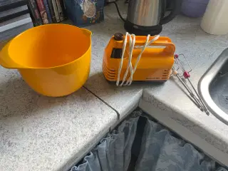 Retro håndmixer med Magrethe skål gul