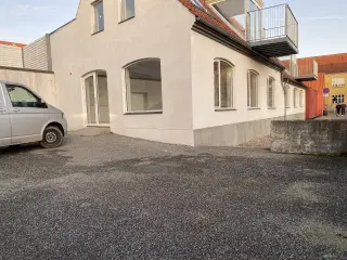 Nyt Butik/kontor lejemål midt i Slagelse.