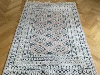 Maskinknyttet tæppe.