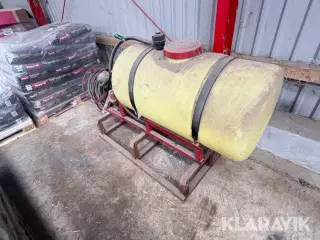 Vandtank med motor