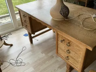 Skrivebord i egetræ