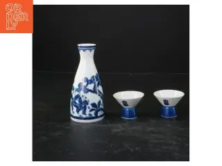 Sake flaske og kopper (str. 13 cm)