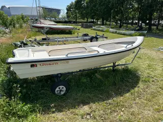 Jolle med NY 6HP Mercury motor og meget udstyr