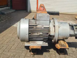 el motor med hydraulikpumpe