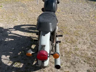 MZ 150 motorcykel i sort 