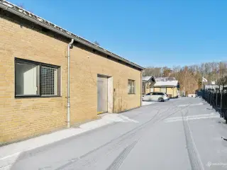 HAL TIL LEJE PÅ FABRIKSVEJ 21D I HELSINGØR – 98 KVM