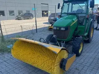 John Deere 3520
