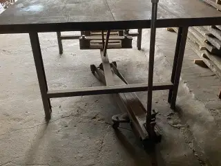 Massivt arbejdsbord