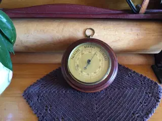 Ældre traditionelt barometer