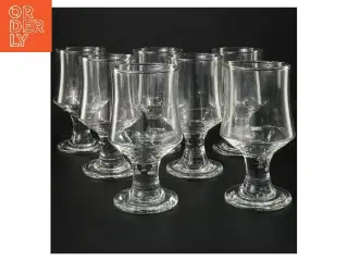 7 stk klare glas (str. 7 stk Ø 6,5 cm længde 13 cm)
