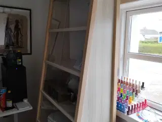 Rigtig flot skab med skydelåger i glas