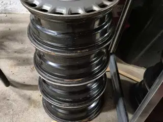 15" stålfælge med Volvo hjulkapsler