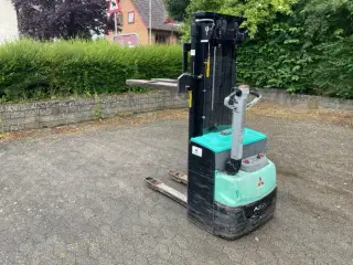 Mitsubitsi 1200KG Elstabler  TRIPLEX 4100cm  lev med lader