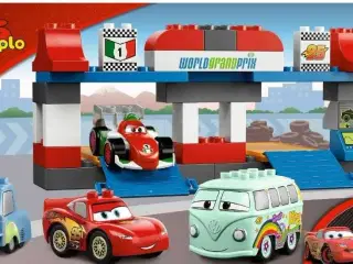 Duplo Pitstop Cars