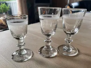 Tre gamle glas samlet pris