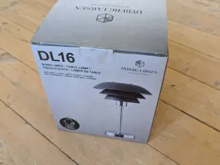 Dyberg Larsen, DL16 bordlampe