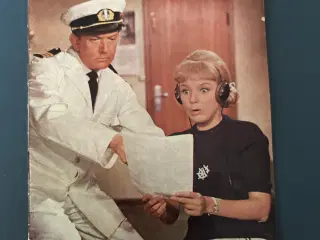 En pige og 39 sømænd