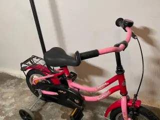 En lille pige cykel til sælg 