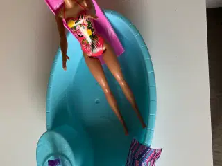Barbie med pool