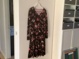 Dametøj, kjoler, jakke og Ruskindsbukser