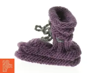 Strikkede babystøvler i lilla (str. 11 cm)