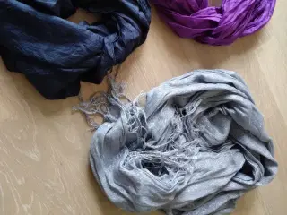 2 fine tørklæder