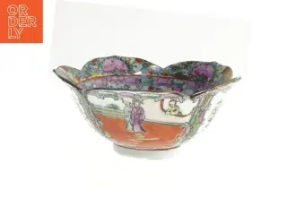 Kinesisk porcelænsskål med dekorativt design (str. 7,5x15,5 cm)
