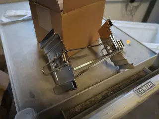 1 stk. Holder for 2 x 5 burgeræsker GEV