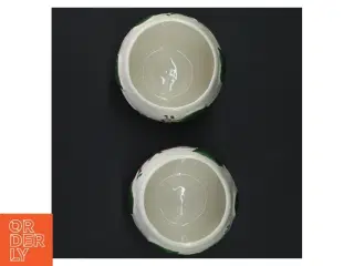 Keramikvaser med bladmotiver (str. H. 7 cm ø. 9 cm)