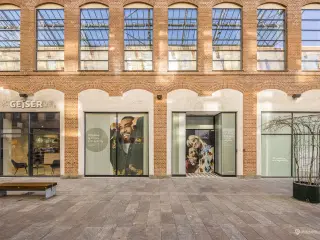 Velbeliggende butikslejemål med stort kundeflow overfor Normal