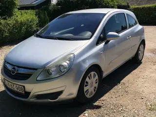 Opel Corsa med automatgear og vinterdæk