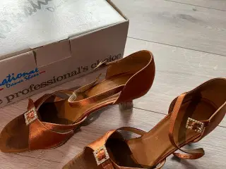 Brune højhælede dansesko